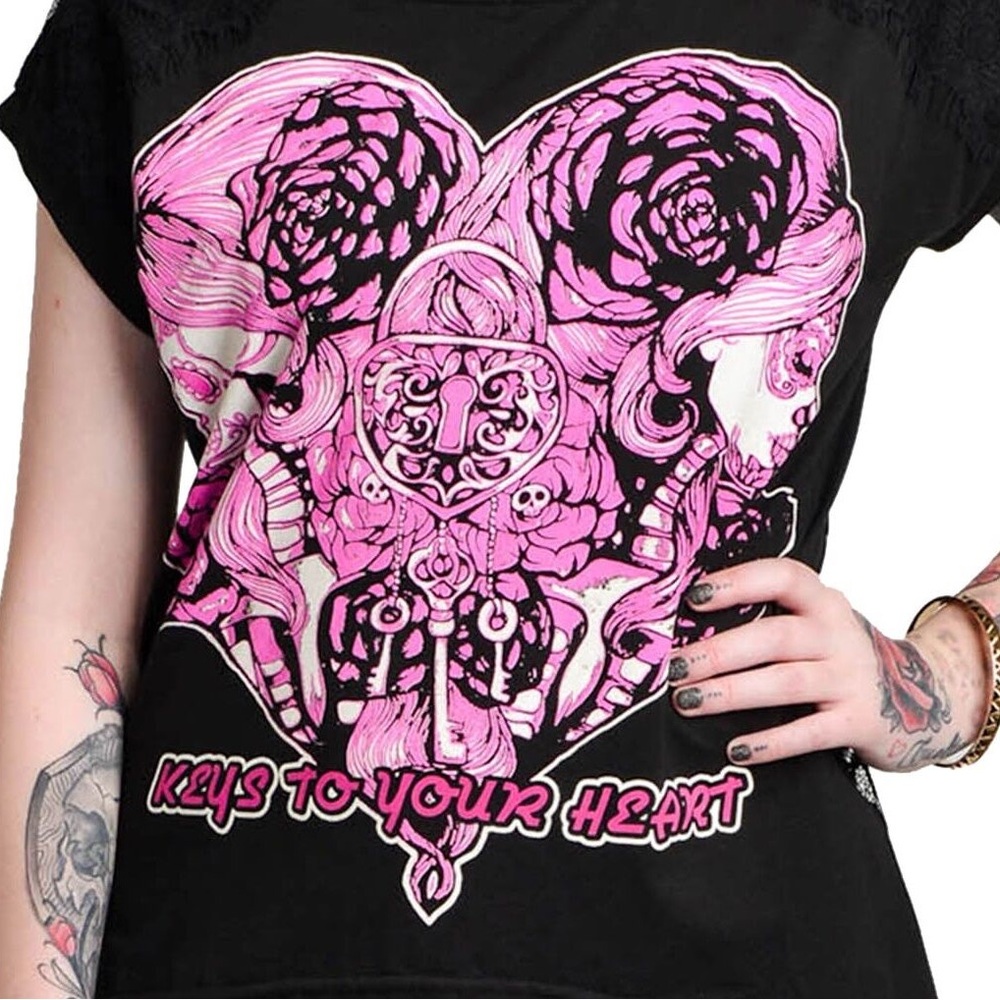 NWOT Too Fast Lace Back Tee